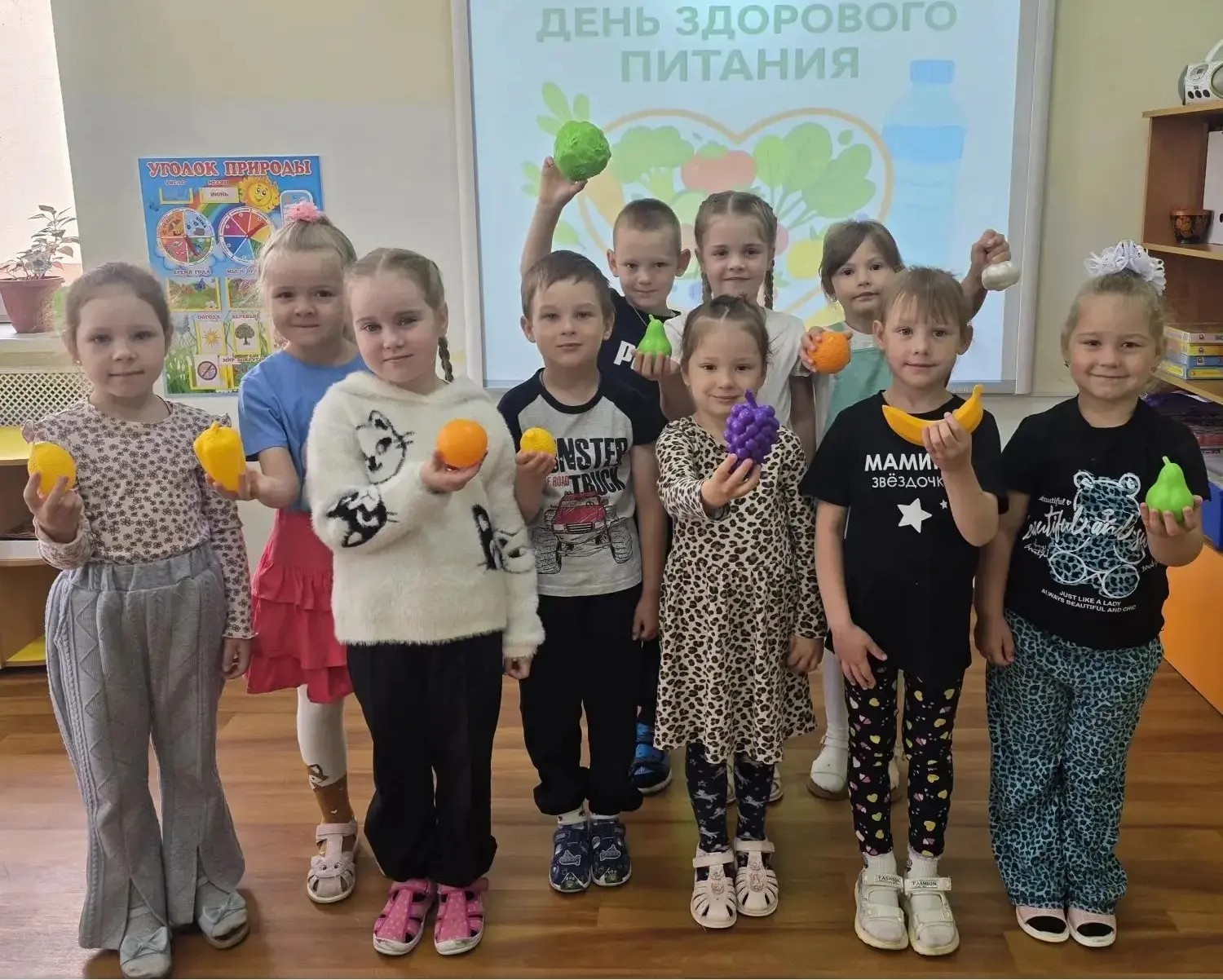 В старшей группе прошёл тематический день, посвящённый правильному питанию. Ребята с головой погрузи