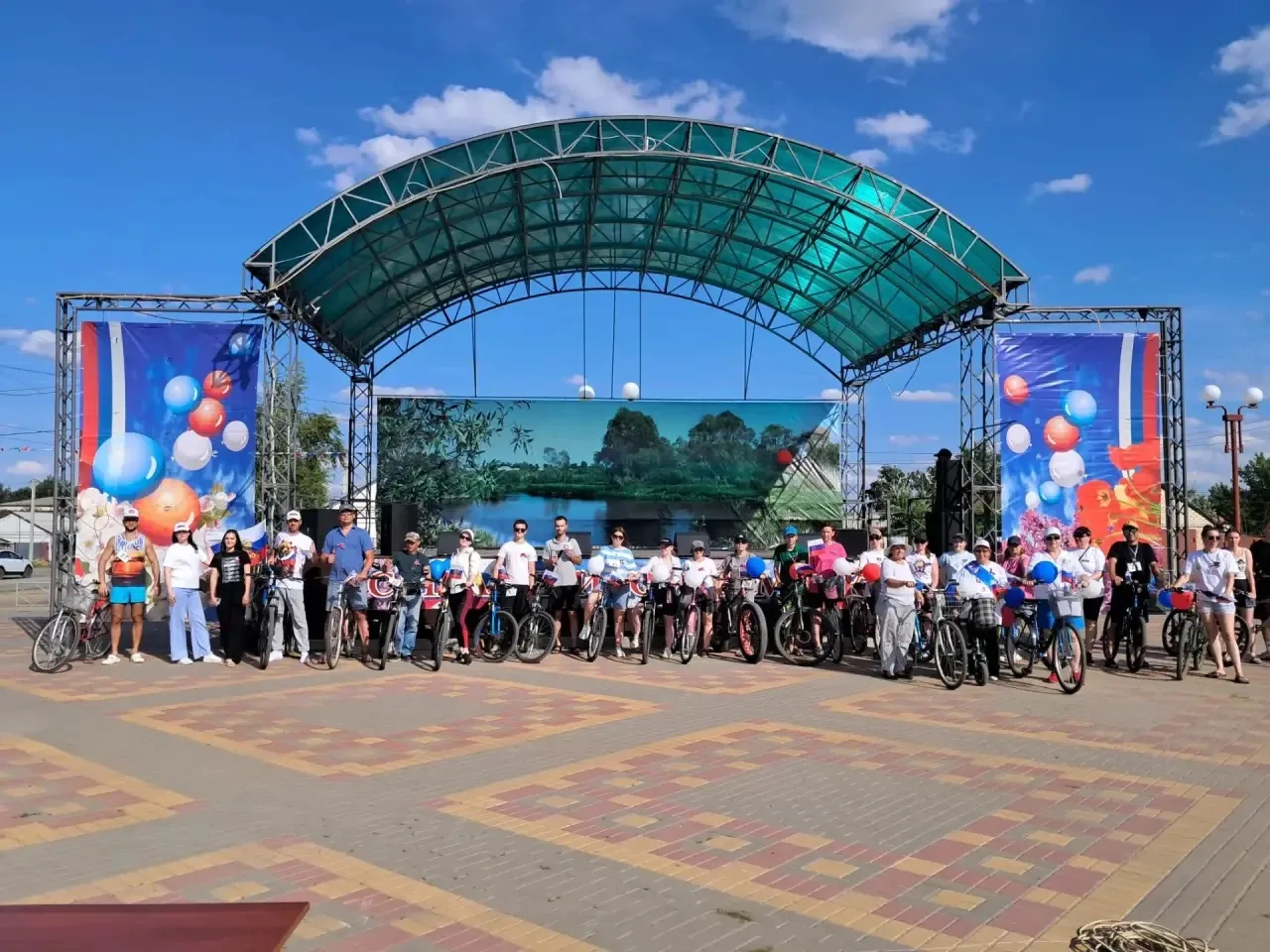 🚴 Велопробег ко Дню России: вместе мы — сила!

12 июня на территории Рудни состоялся велопробег, по