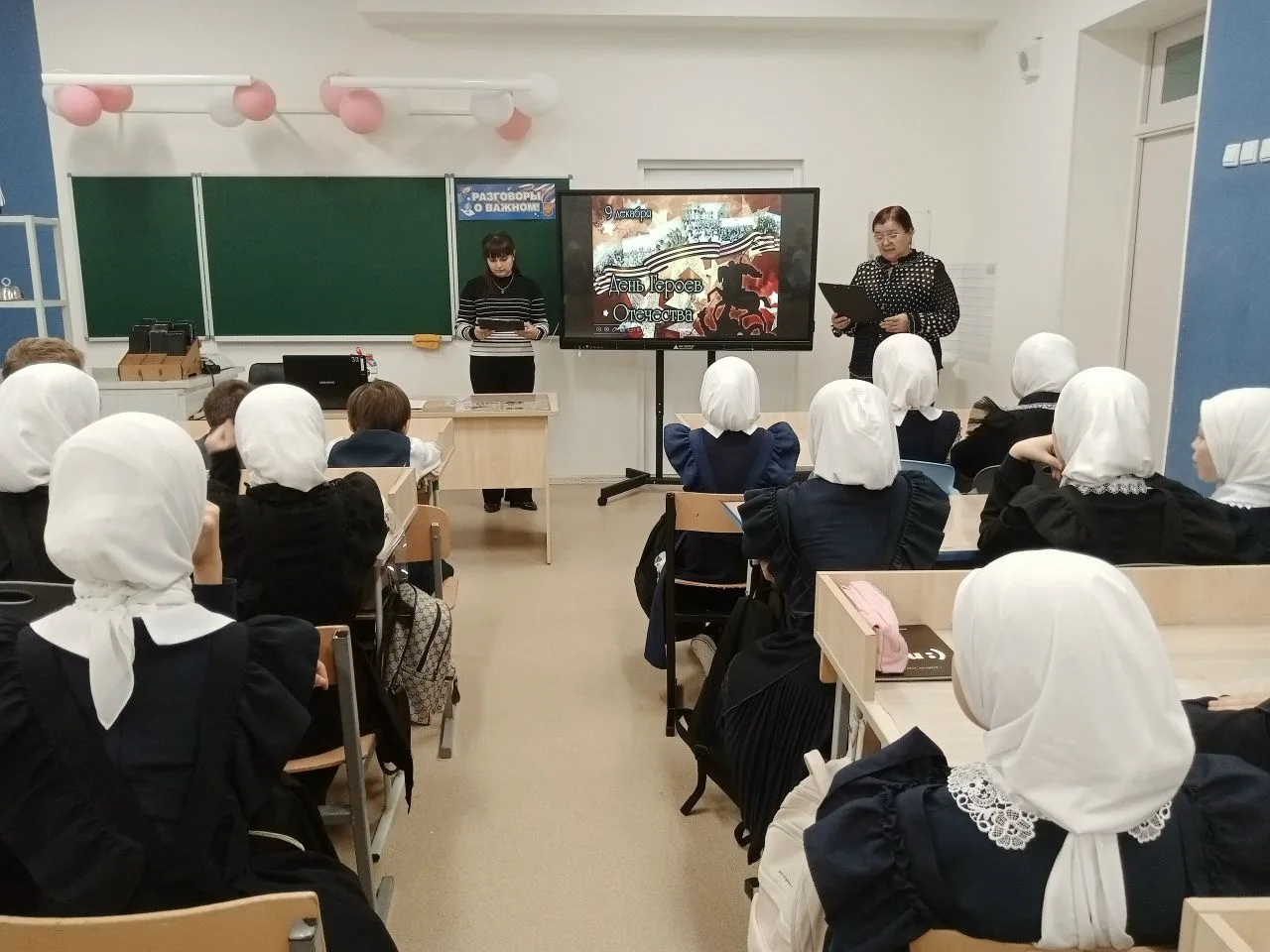 🧑‍✈9 декабря наша страна отмечает День Героев Отечества.
📌В этот день работники Дома культуры для 