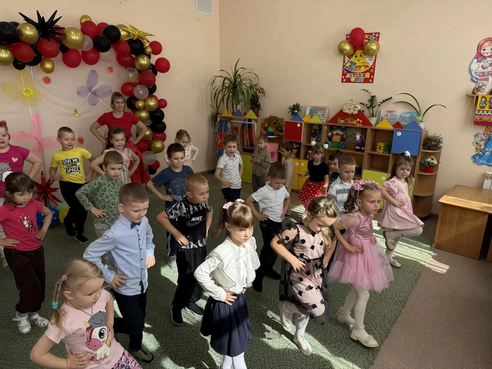В нашем детском саду прошёл удивительный праздник — «День защиты детей». Дети отправились в волшебно