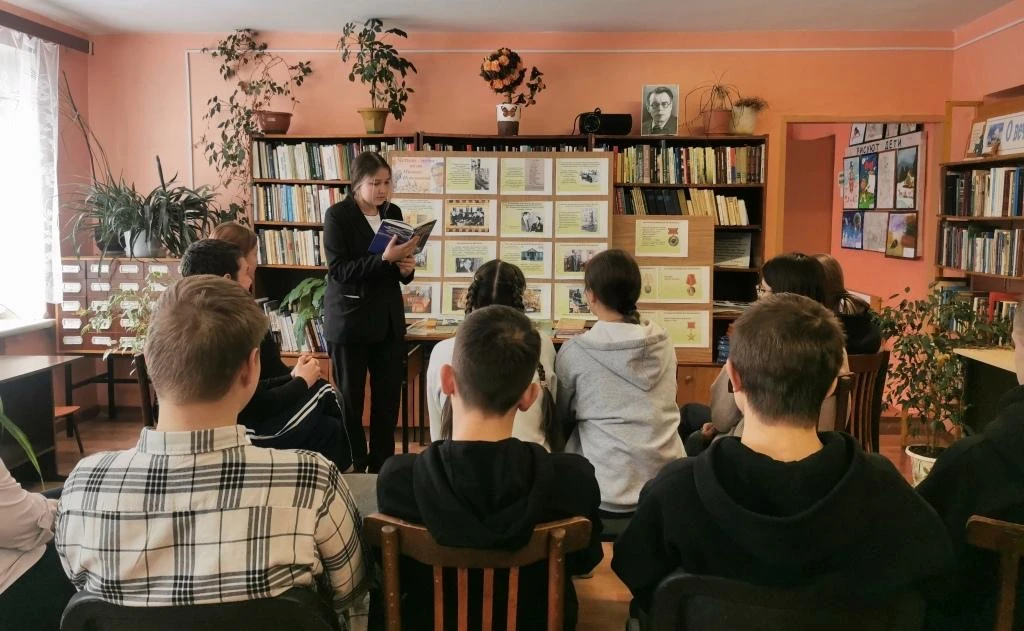 📚Во Всходской поселенческой библиотеке проведен поэтический час «Земле своей я песни пел, народу св