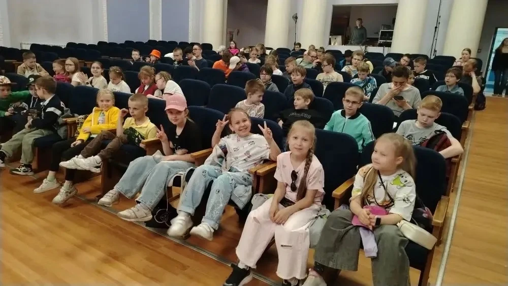 Утро вторника в школьном лагере: польза, безопасность и немного магии! 🎭

Сегодня наши отряды отпра