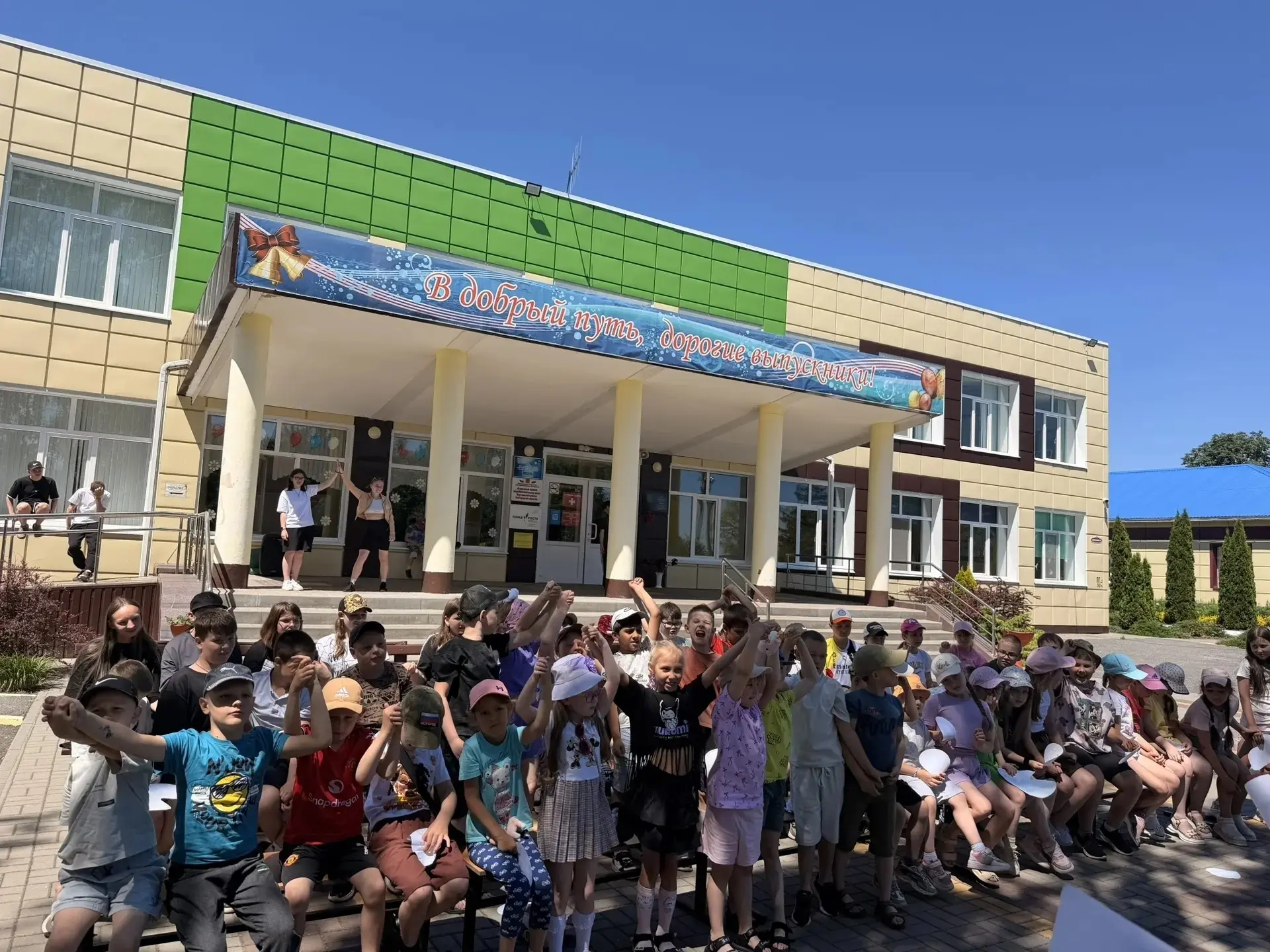 🌞🧡🌟💥Дружба начинается с улыбки!

 В лагере «Солнышко» прошел самый теплый и сплоченный день!

  