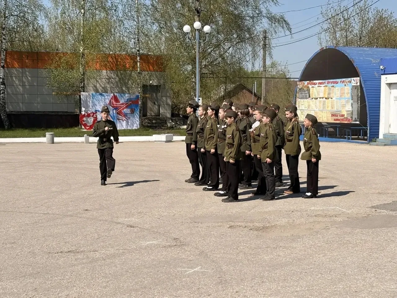 Поздравляем с победой! 

📆 6 мая на центральной площади состоялся конкурс-смотр строя и песни, посв