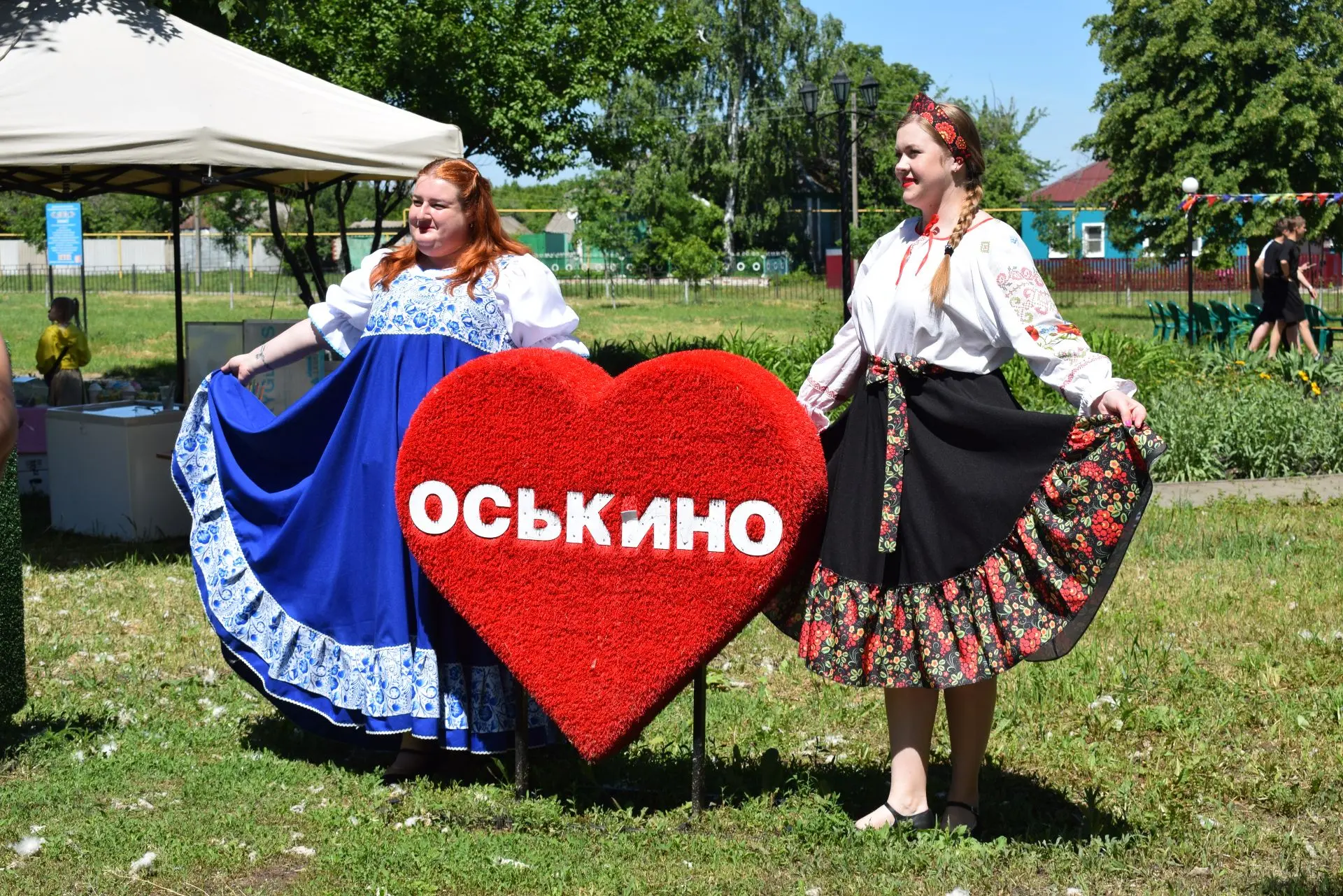 7 июня в селе Оськино прошел народный обрядовый праздник «Вождение русалки». В нем приняли участие в