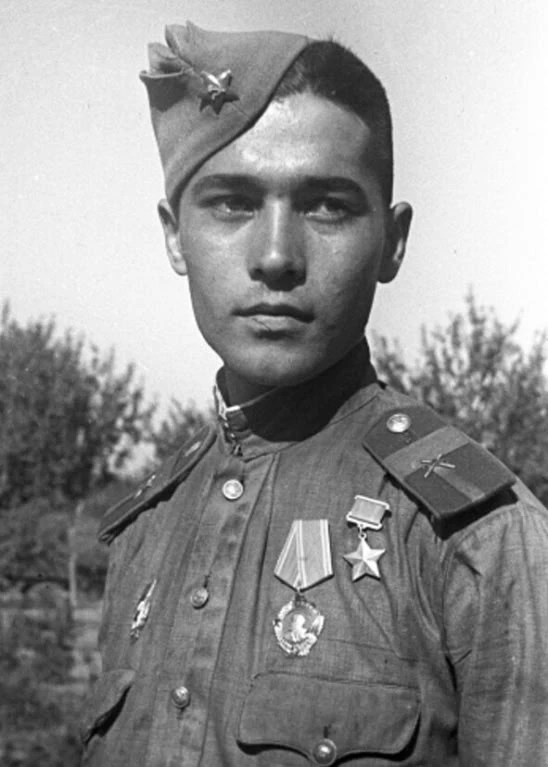 ИРГАШЕВ БОИС ХАМИДОВИЧ - разведчик 132-го гвардейского артиллерийского полка, гвардии старшина, Геро