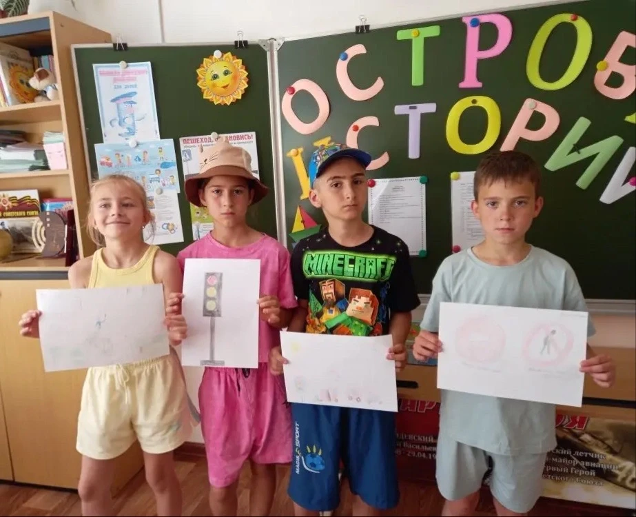 Жизнь в лагере очень насыщенная и интересная 😀 

Мы проиллюстрируем       некоторые события из наши