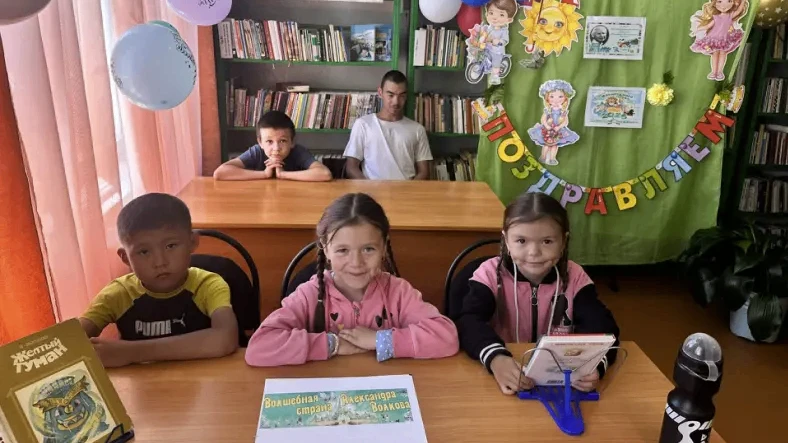 📚В Октябрьском филиале №25 прошел литературный час «Путешествие в Изумрудный город», приуроченный к