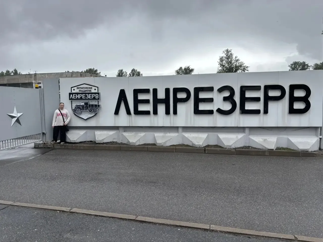 Начинаем наш ФОТОМАРАФОН «Нескучные летние каникулы».
И вот первый пост!

Ученица 6(уже 7)К» Лазарен