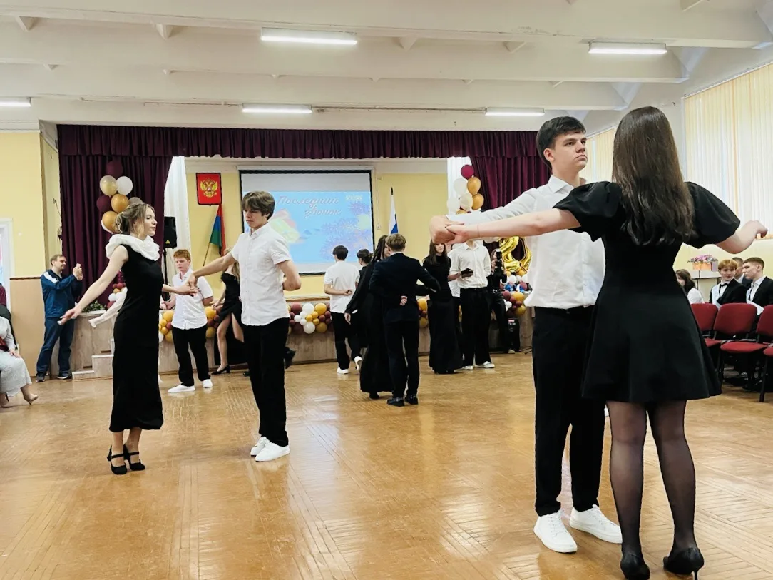 🔔🔔🔔26 мая в нашей школе для выпускников 11 классов  прошёл один из самых трогательных и запоминаю