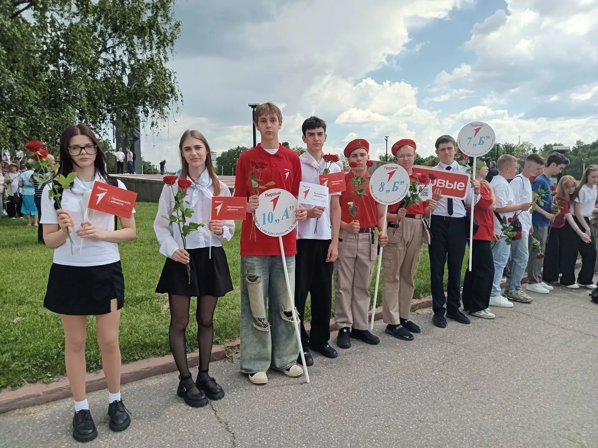Памяти павших будем достойны!

... Наши воины шли в наступленье
За народ и родную страну,
Чтобы буду