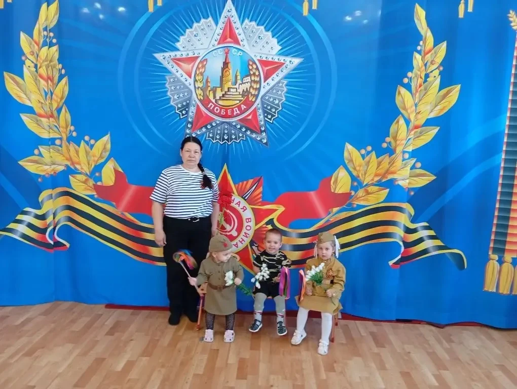 Малыши поздравляют всех с Днём Победы!