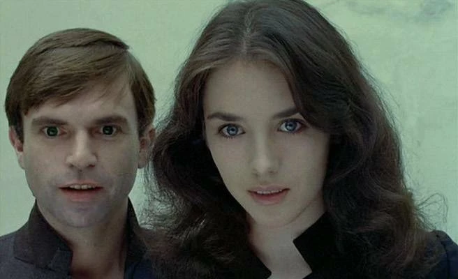 🎬 Одержимая, 1981 (18+)

Вернувшись домой из длительной командировки, Марк обнаруживает, что за вре