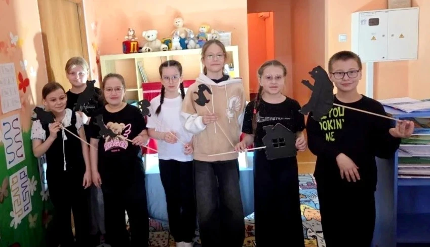 🎭 «Теремок» в тенях: сказка от 3«Б»!

✨ Лицеисты 3«Б» провели время в «Центре раннего развития — До