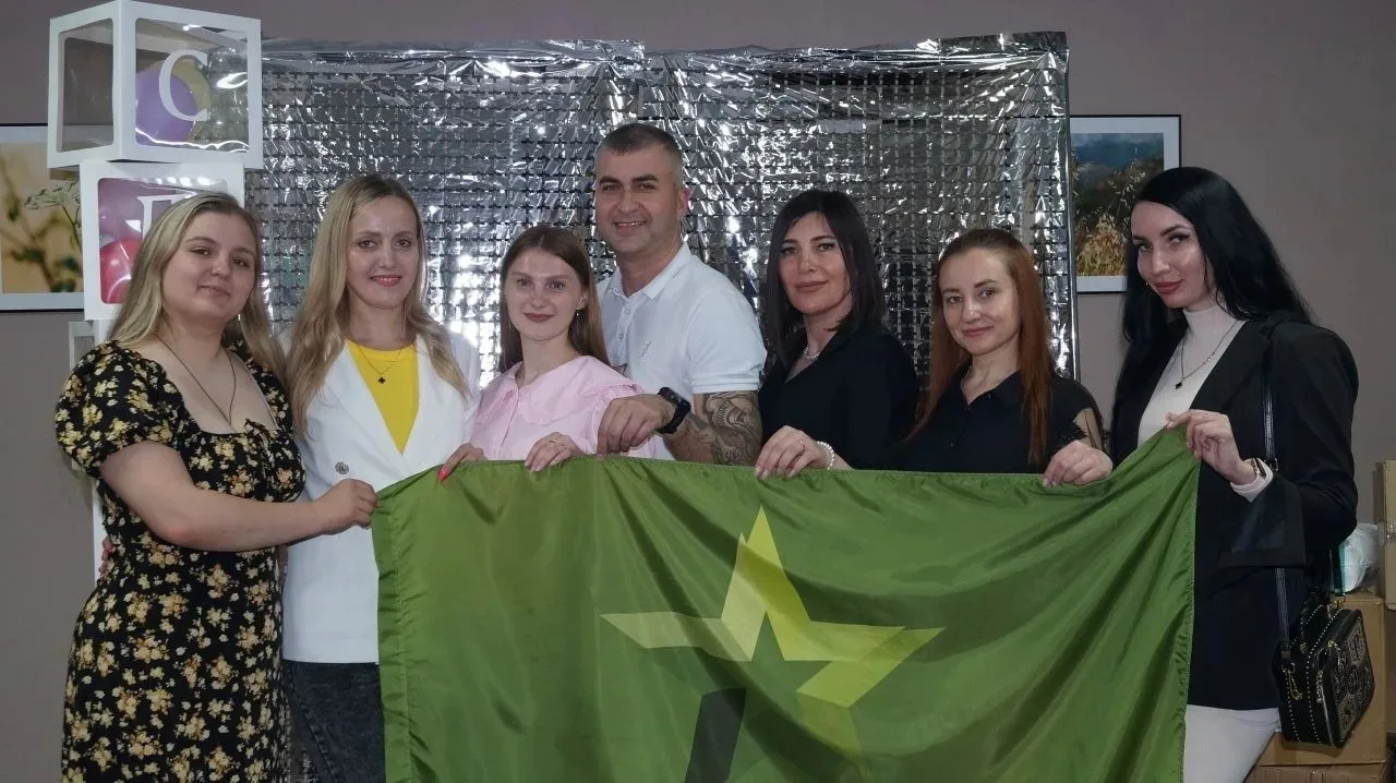 🇷🇺 Волонтёры культуры Большесолдатского района Ольга Панченко и Виктория Рыжкова приняли участие в