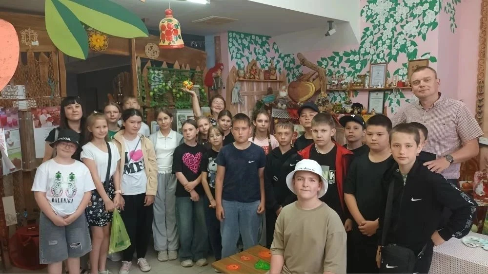 Сегодня учащиеся 6 класса вместе с классным руководителем Родионовым А.В. и родителями посетили г.Хв