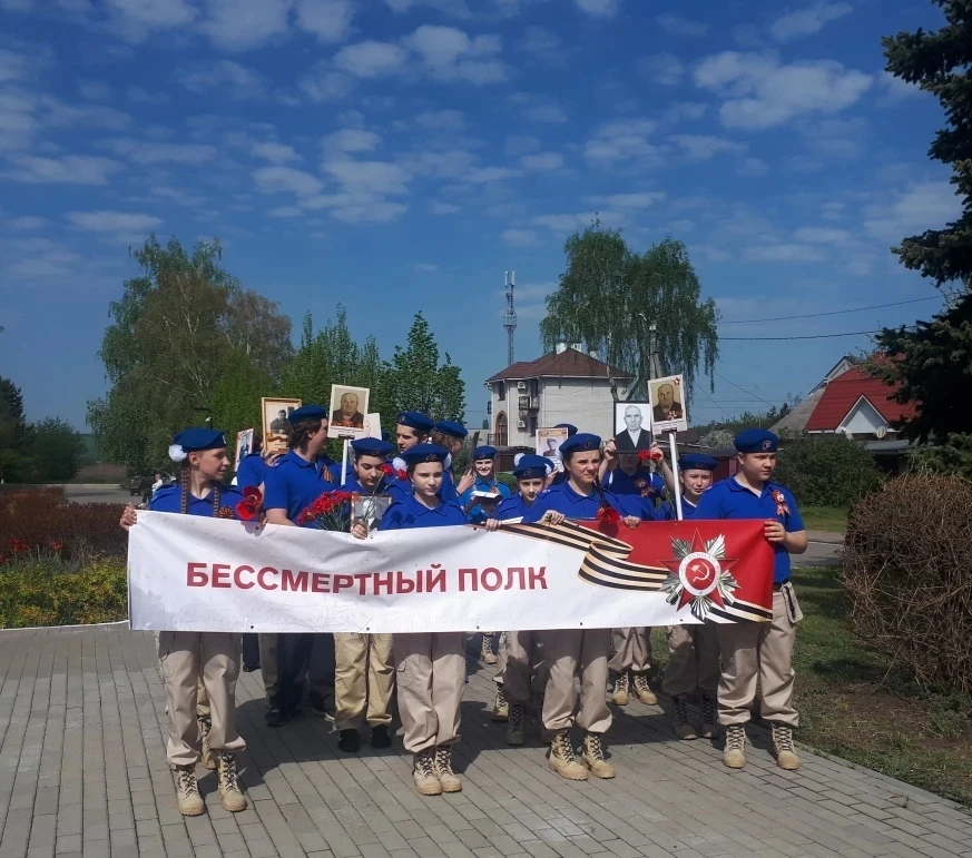 8 мая 2026 года юнармейский отряд МБОУ СОШ№36, директор школы К П. Артеменко, руководитель отряда Ю.
