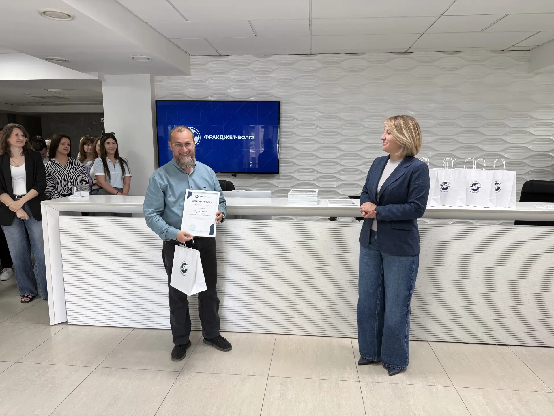 Мы учимся, наращиваем компетенции, делимся экспертным опытом

По всей России звучат последние звонки