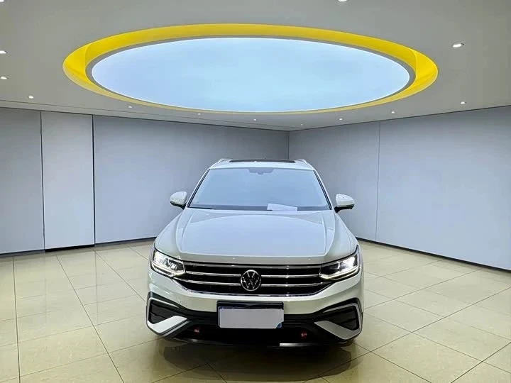 🚘 Volkswagen Tiguan L

Год выпуска 2023.03
Объем двигателя: 1400
Мощность: 150 л.с
Трансмиссия: Роб