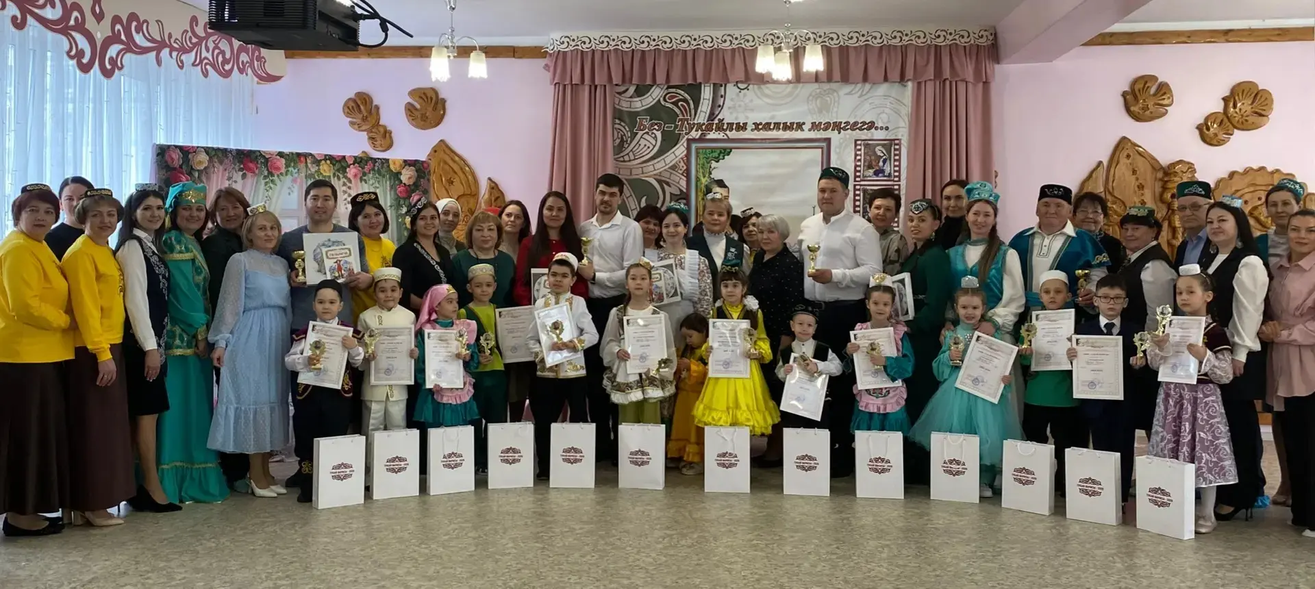 Котлыйбыз! Поздравляем! 🎉

Габдуллина Риана стала победителем в номинации «Иң ягымлы Тукай варисы» 