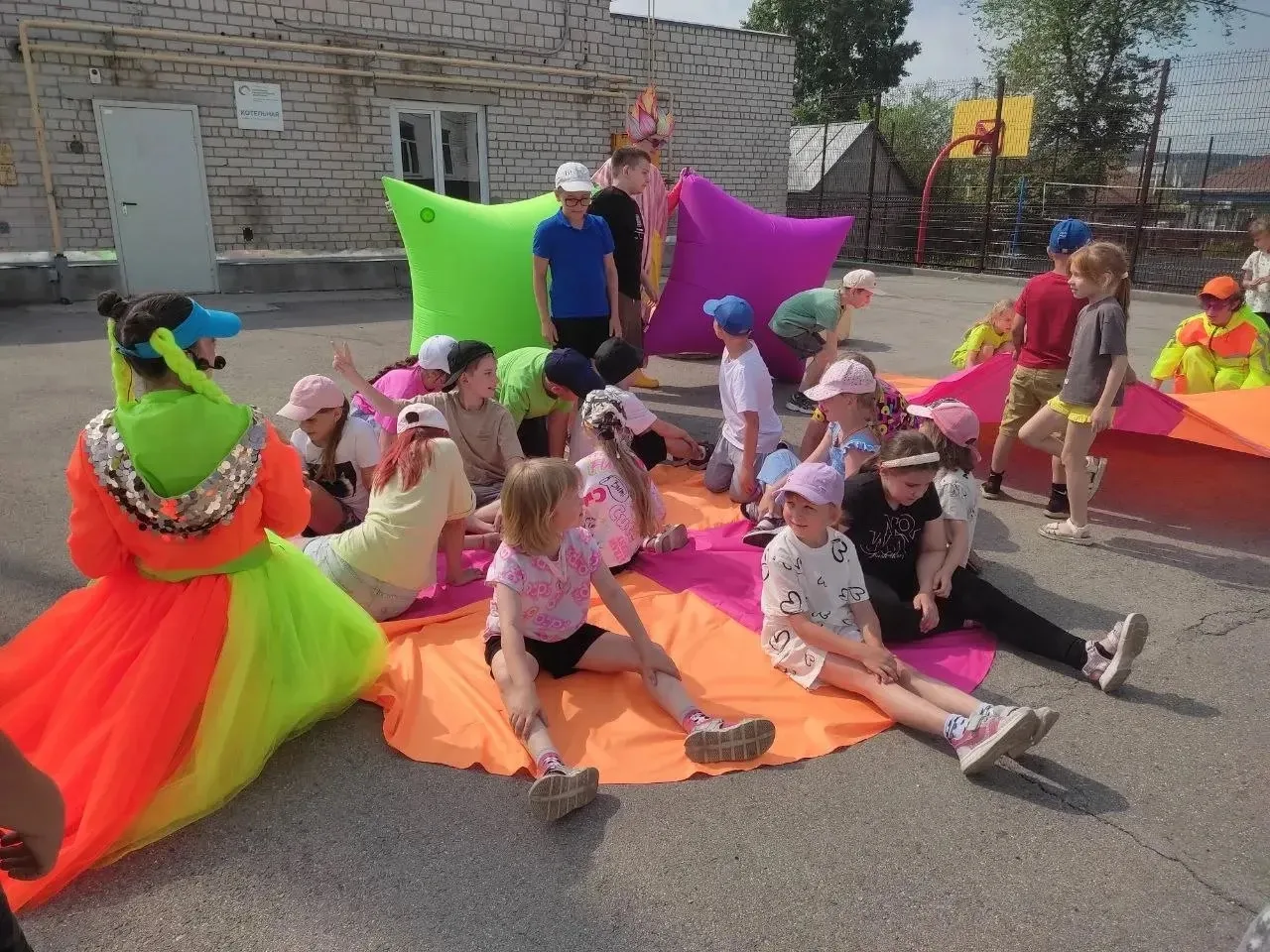 🎉 8 июня в пришкольный лагерь МБОУ «СОШ №13» приехала зажигательная команда компании «ТИМ» 🔥

Гост