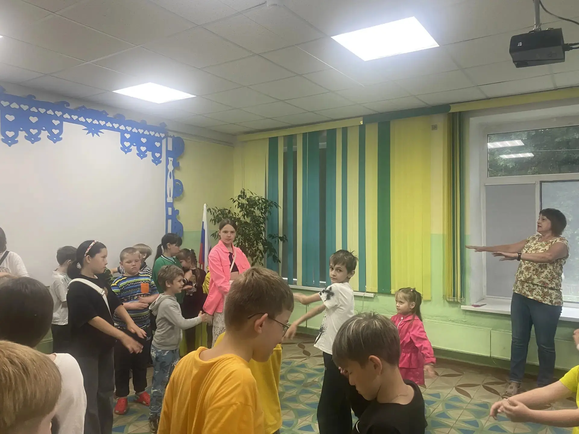 Насыщенное утро, которое не испортил даже дождь! ☔️
Сегодняшний день начался с бодрящей зарядки🤸🏼‍