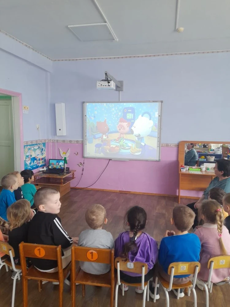 «Время питаться правильно»: полезный кинопросмотр в детском саду 🐻🍎🥦

Сегодня в нашем детском сад