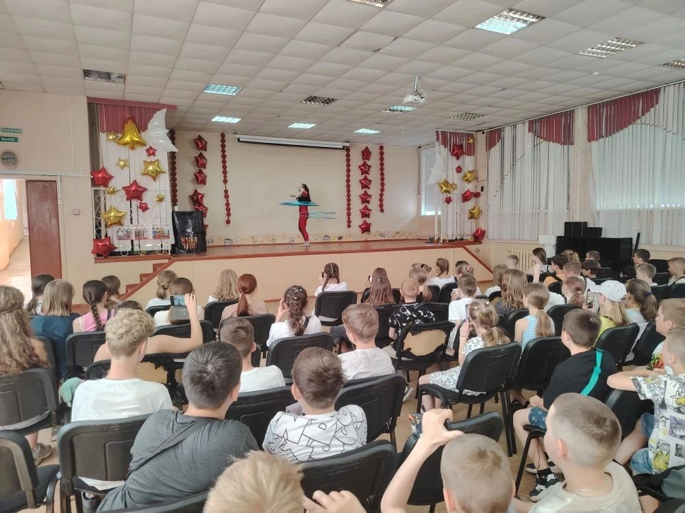 В магию чудес 🎩 🪄 погрузились сегодня воспитанники школьного лагеря "Чайка". Их ожидало представле