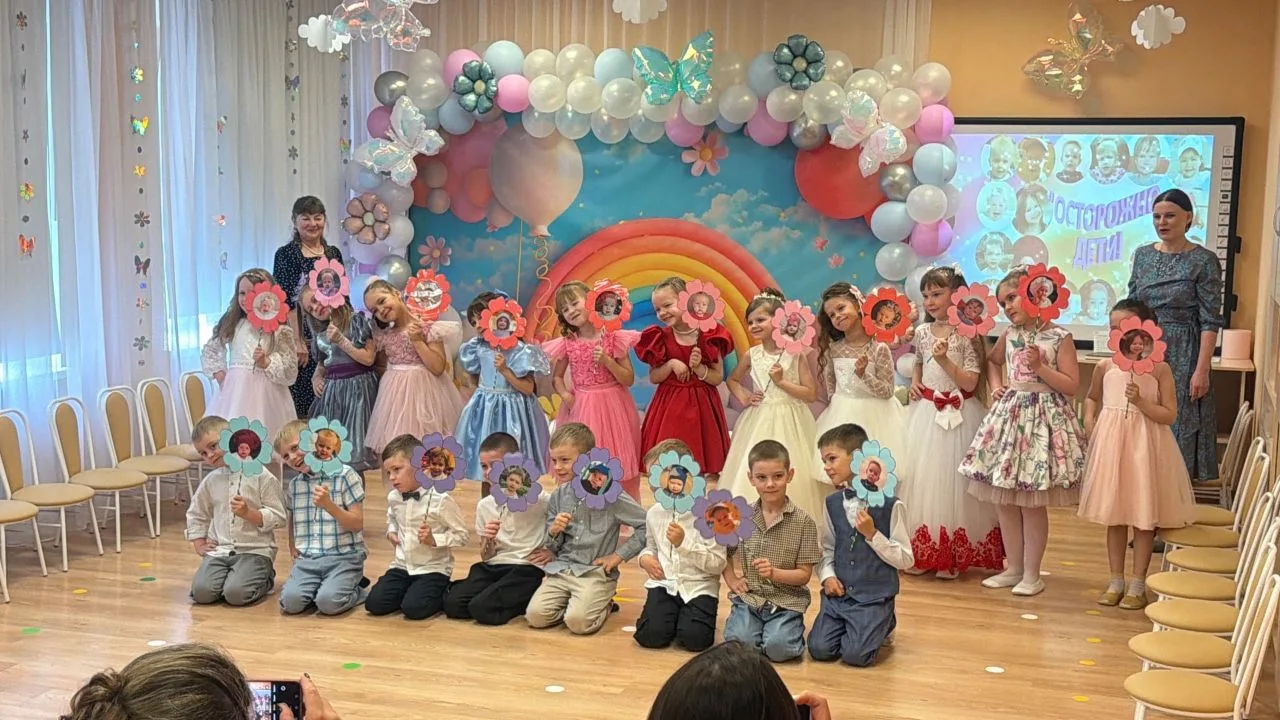 Вот и всё. Выпускной у «Бусинки» и «Топтыжки» позади. 🎓

Две замечательные группы, два маленьких се