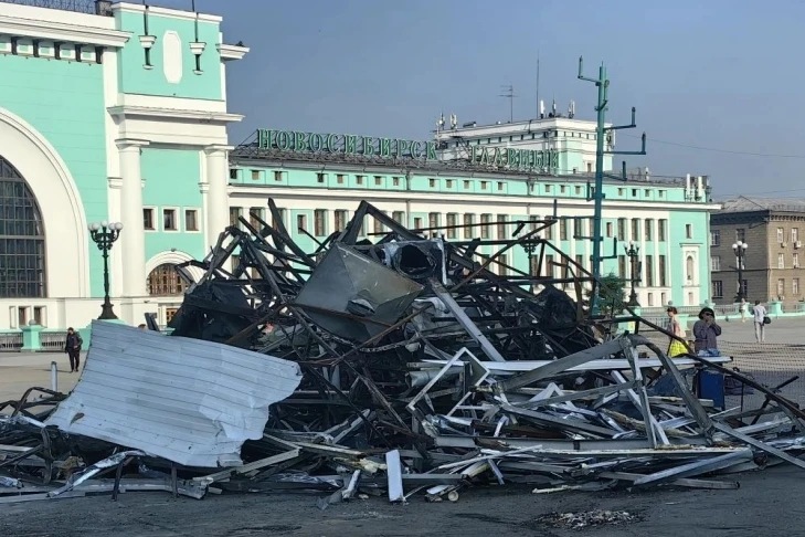 Ларьки с шаурмой и беляшами снесли с площади Гарина-Михайловского в Новосибирске

Привокзальную площ