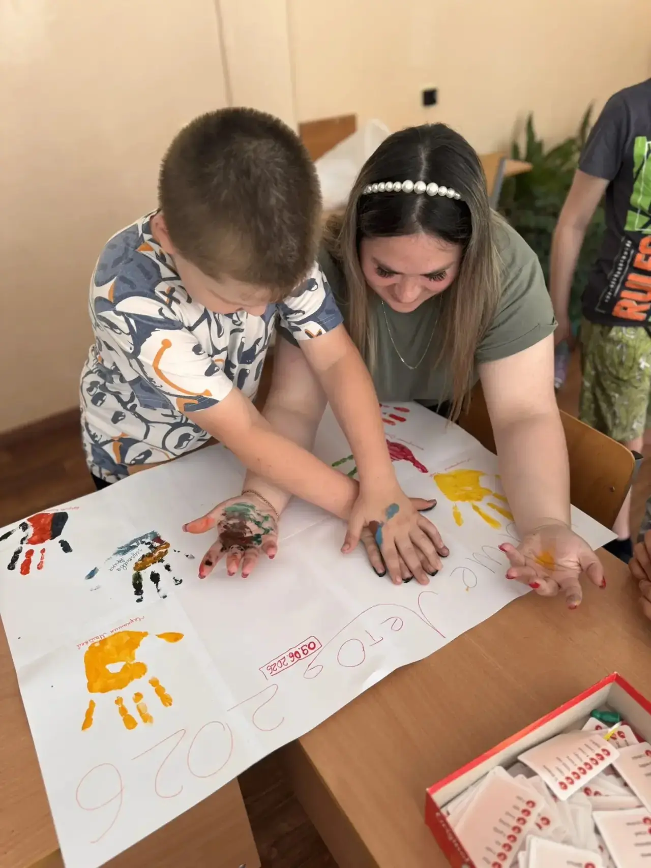 🌈Наше яркое лето 🌈
   Еще один день на нашей пришкольной площадке оказался таким же насыщенным и и