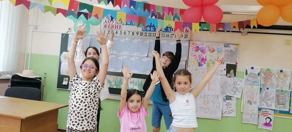 Спортивный день в «Заряжайке»!

Сегодняшний день в детском лагере «Заряжайка» прошёл под девизом: «Б
