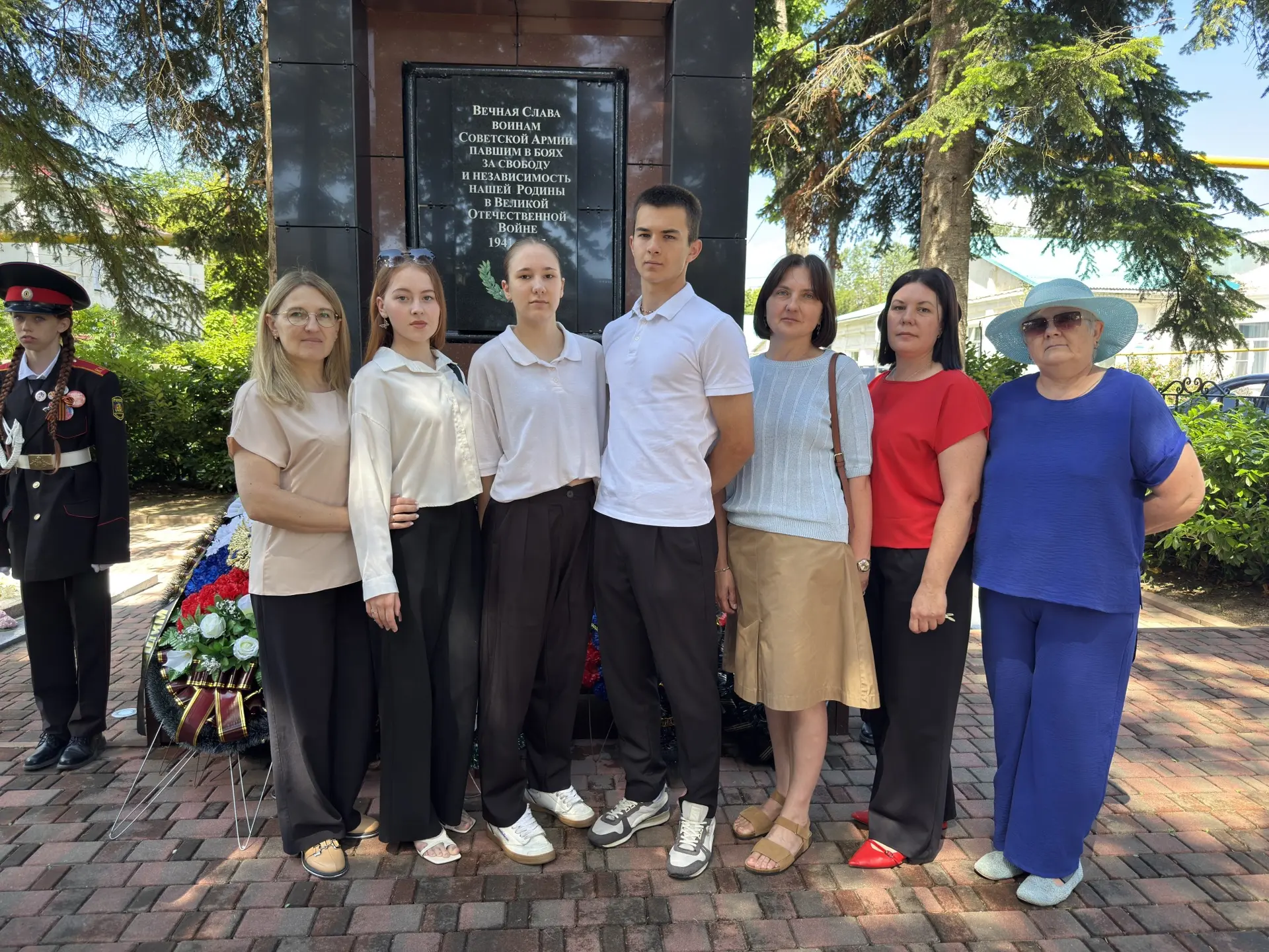 🙏🕯️Самый длинный день…

2️⃣2️⃣ июня — день, когда время замирает в скорби. День памяти и скорби по