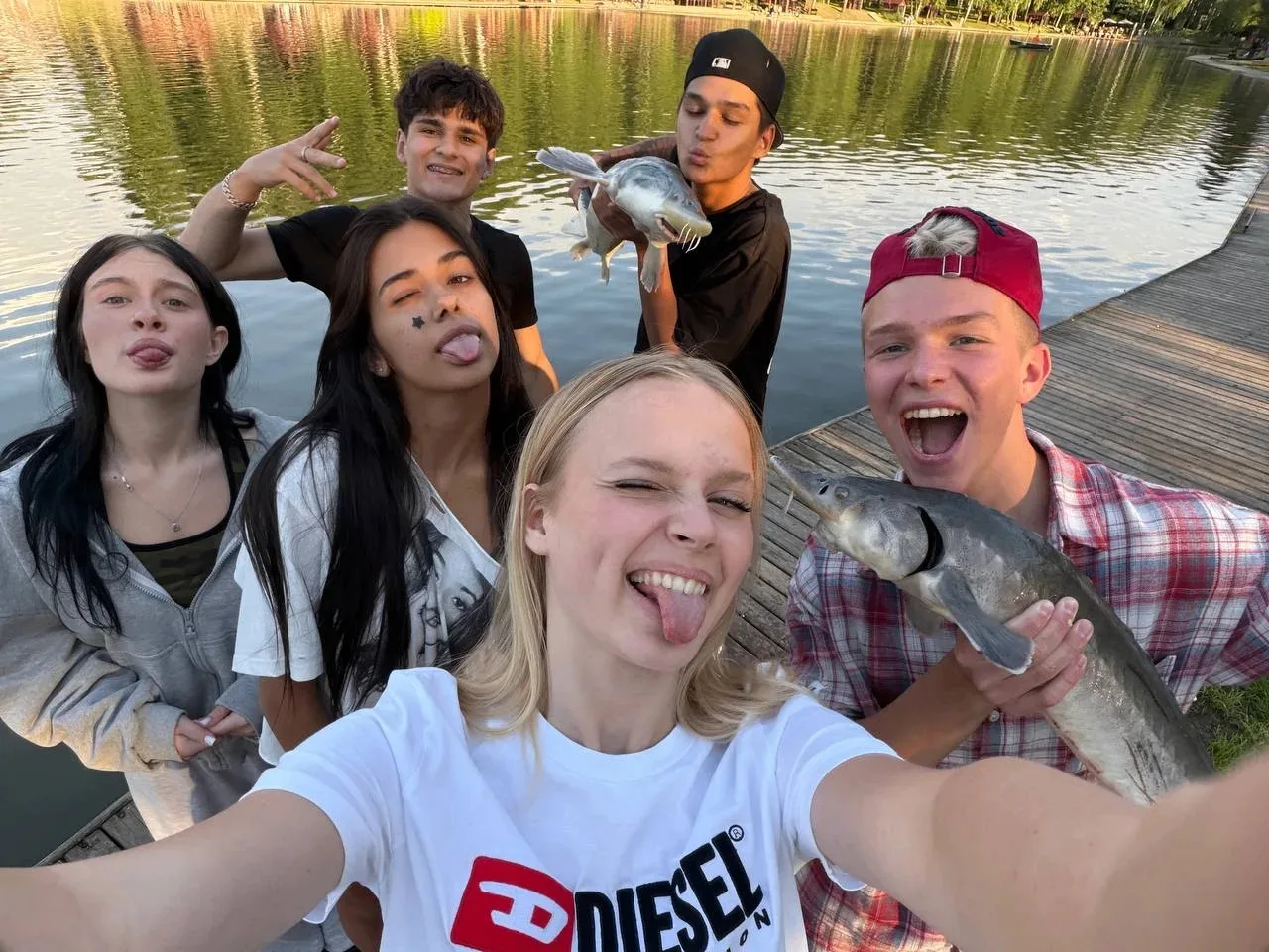 Пошли всей командой на рыбалку, отдохнули❤️

Pinterest | TikTok