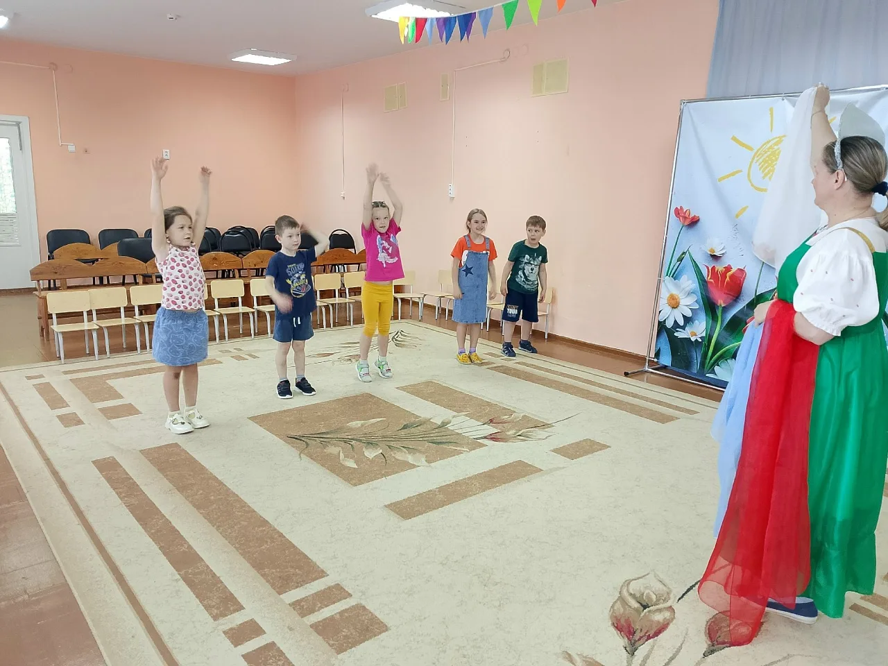 День России в летнем лагере 🇷🇺

Сегодня мы с радостью и гордостью отметили День России, наполнив э
