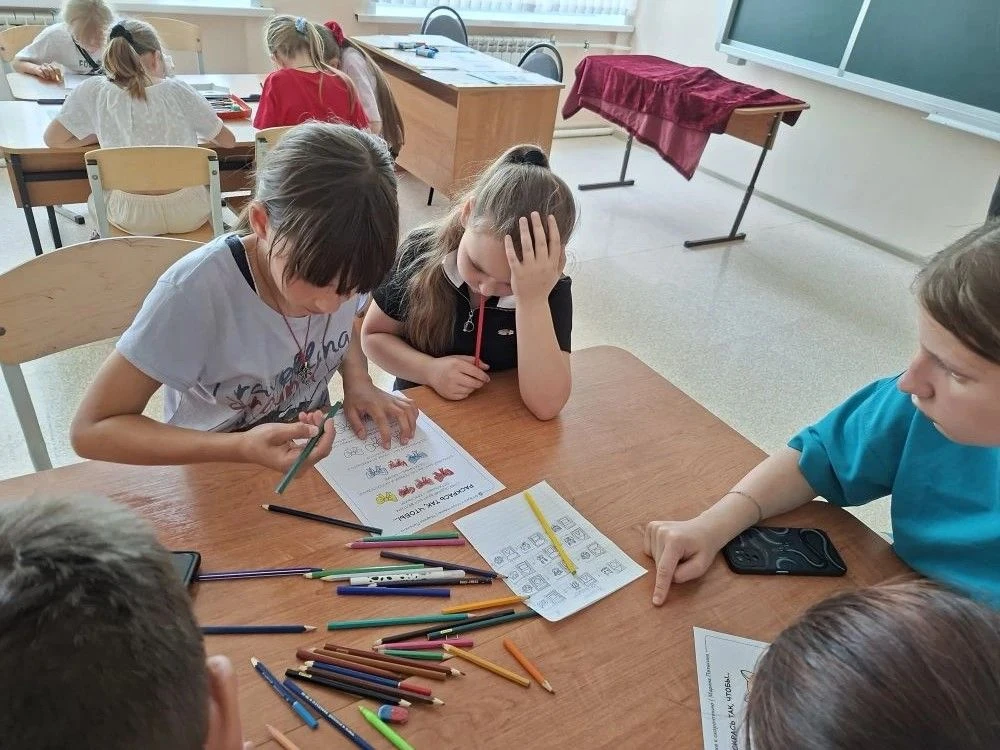 Летний лагерь "Дружба" 4 июня погрузился в атмосферу тайн и загадок, ведь этот день был посвящен юны