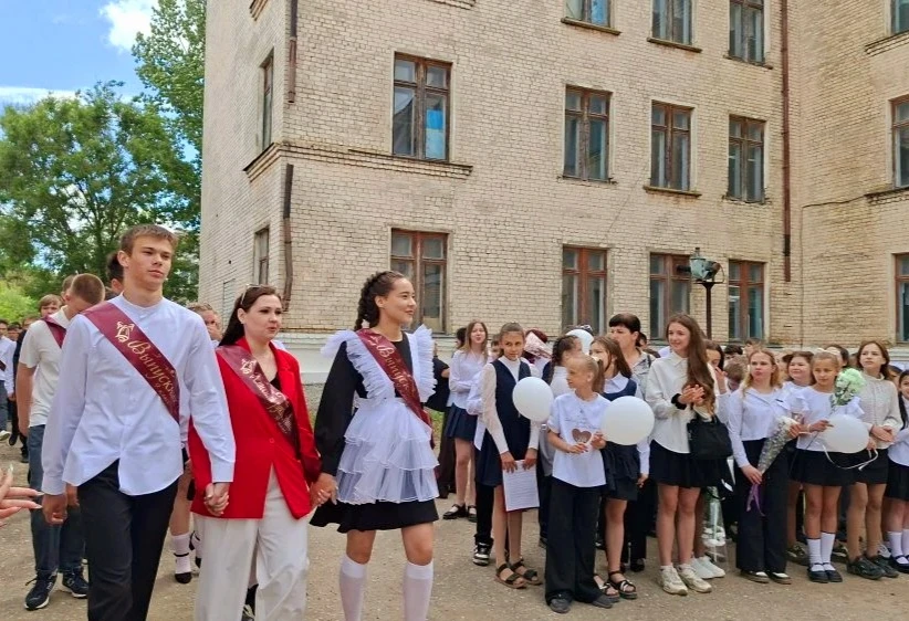 Вот и прозвенел наш Последний звонок 🔔

☀26 мая 2026 года в средней школе №2 г. Жирновска  вновь ра