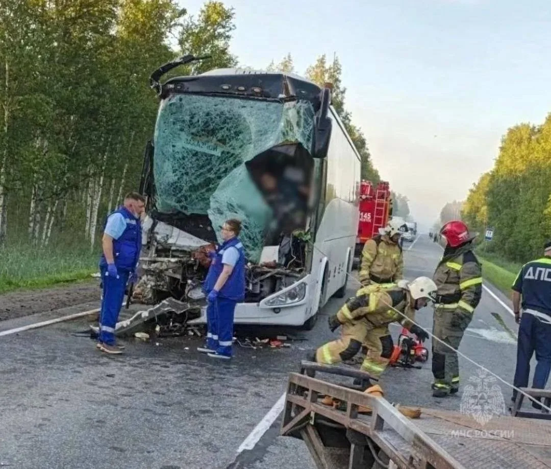 ⚡️Сегодня утром в Тюменской области на 101-м километре трассы Р-254 произошло лобовое столкновение в