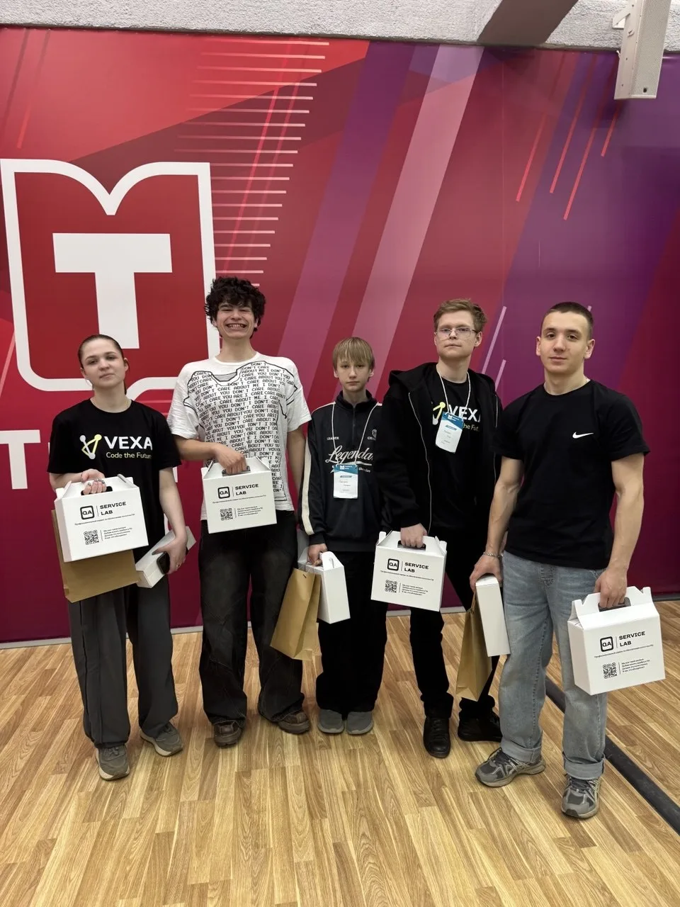 Мы уже несколько лет партнеры TulaHack — хакатона для студентов и старшеклассников по созданию цифро
