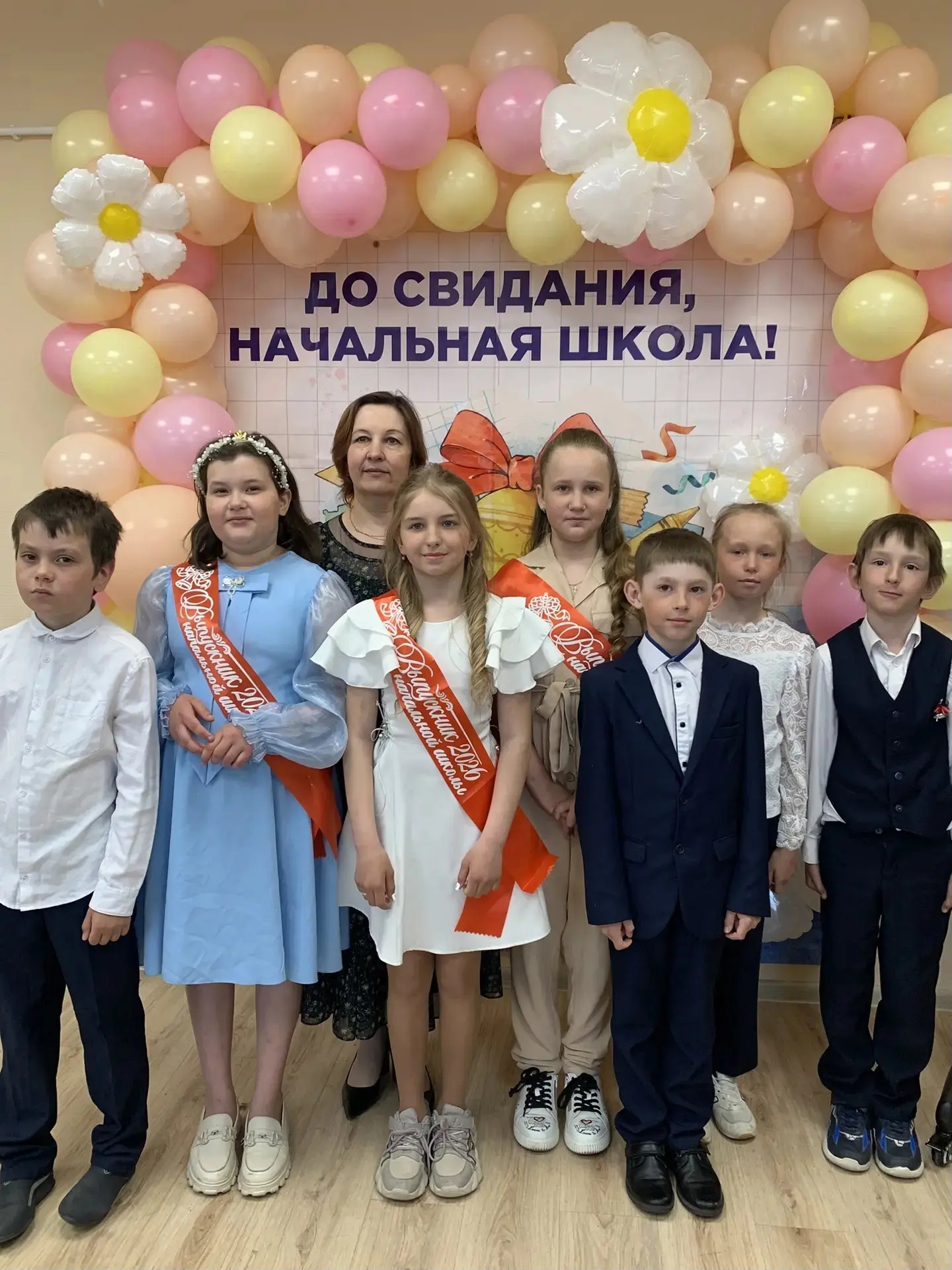 27 мая в Бахтинской   школе состоялось торжественное событие - прошел выпускной  у  4-го класса, «Пр