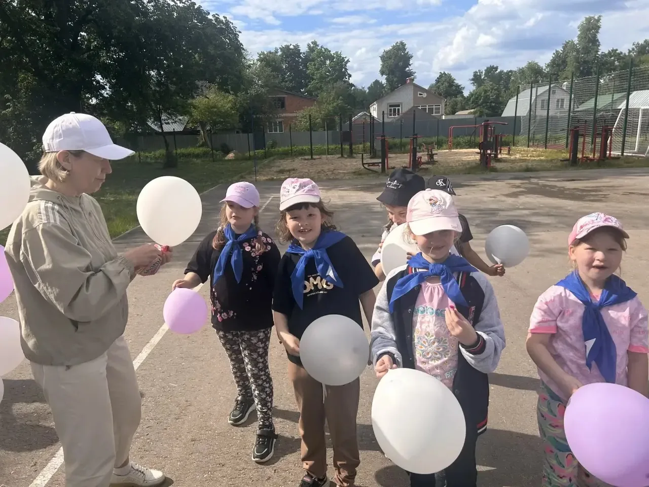 #Солнышко_лагерь_школа8
⚽️🏸🥏 Улица Спортивная в «Играй-городе» сегодня была переполнена спортивным