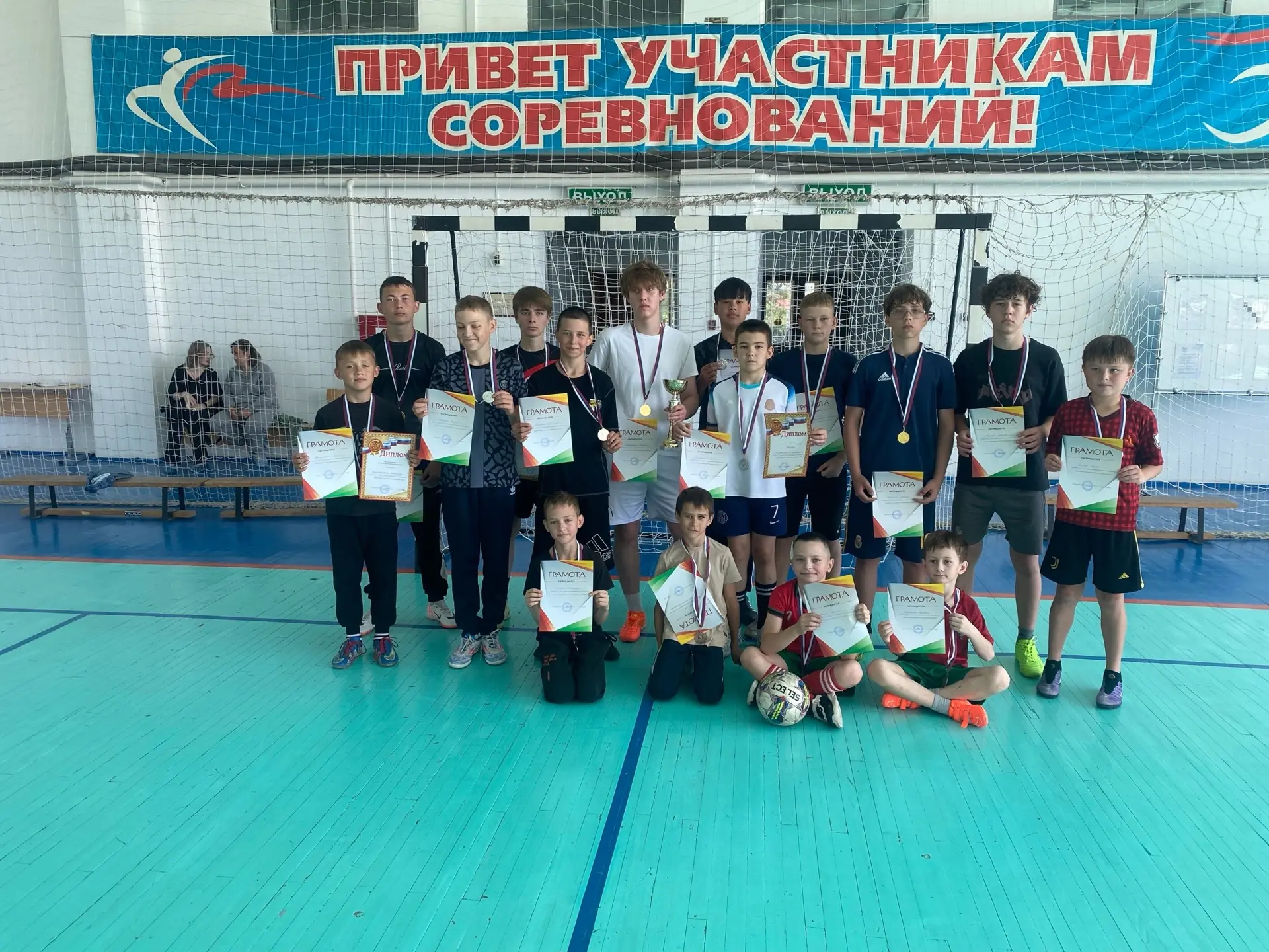 29 мая на базе ФОК п.Переволоцкий в соответствии с положением районного турнира по мини-футболу сред