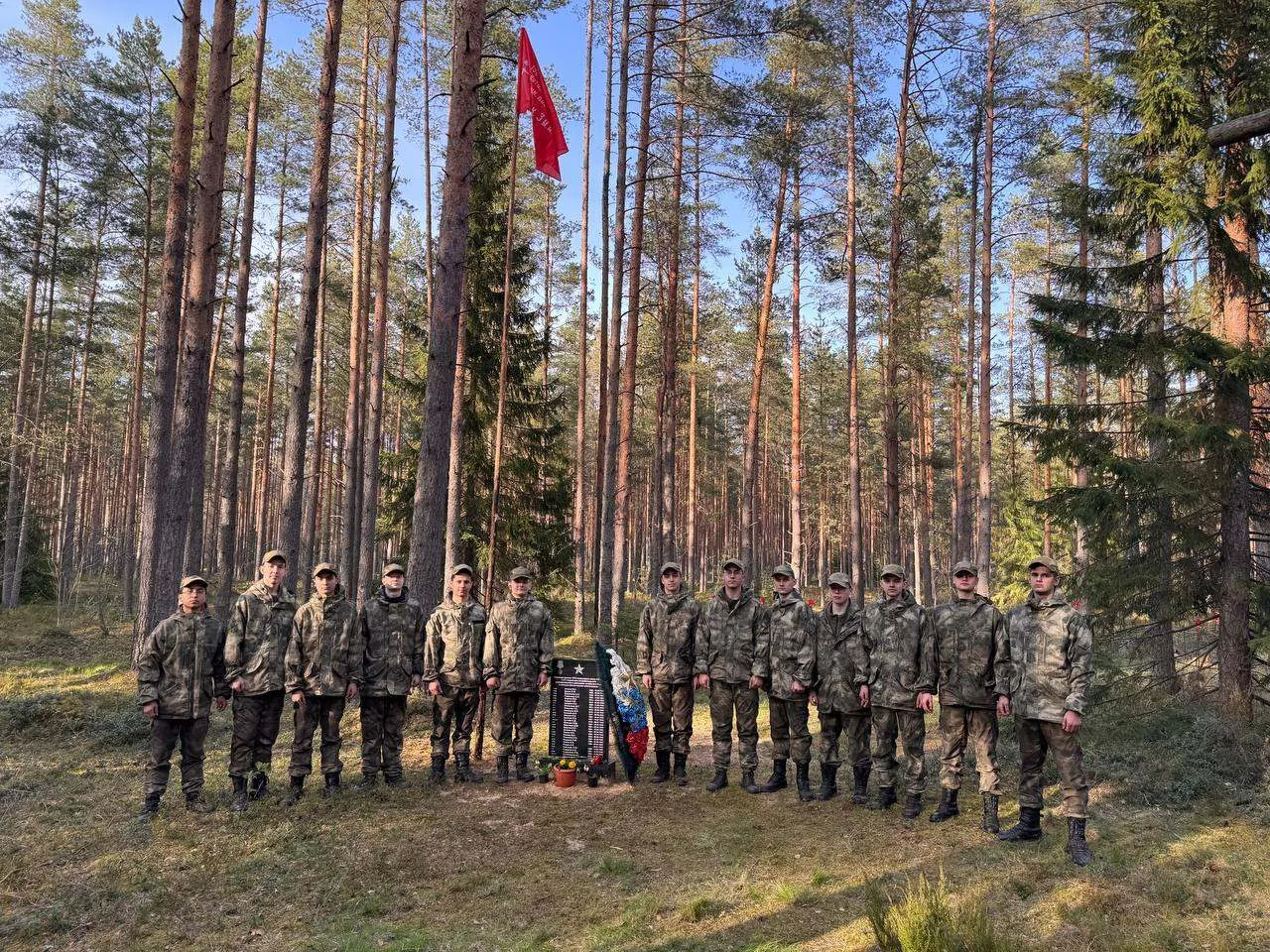 ⭐️Поиск, который возвращает имена: суворовцы завершили полевой выезд в рамках «Вахты Памяти»🔍🕯
 
С