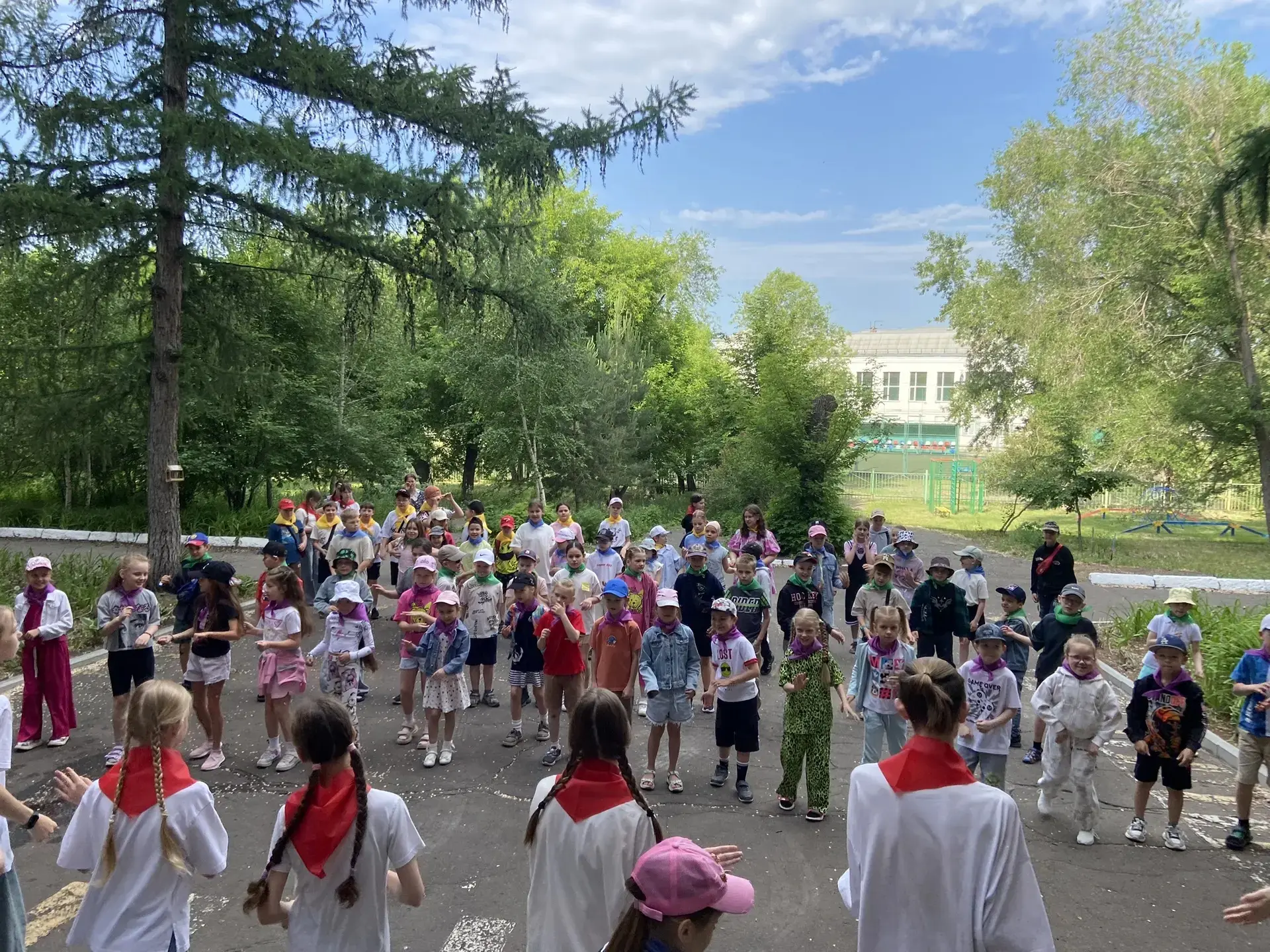 😊1 июня: двойной праздник в нашей гимназии! 
🌸🌺1 июня для учащихся начальных классов день получил