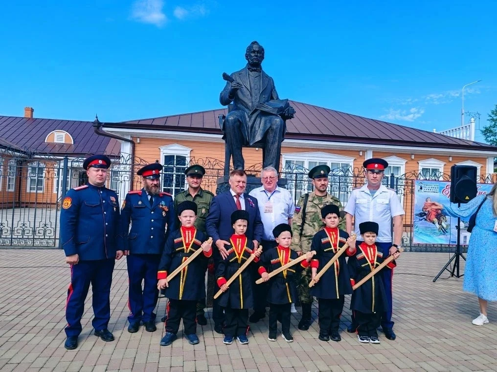 Казачата на празднике День России.

12 июня, в замечательный праздник День России, 
наши казачата вы