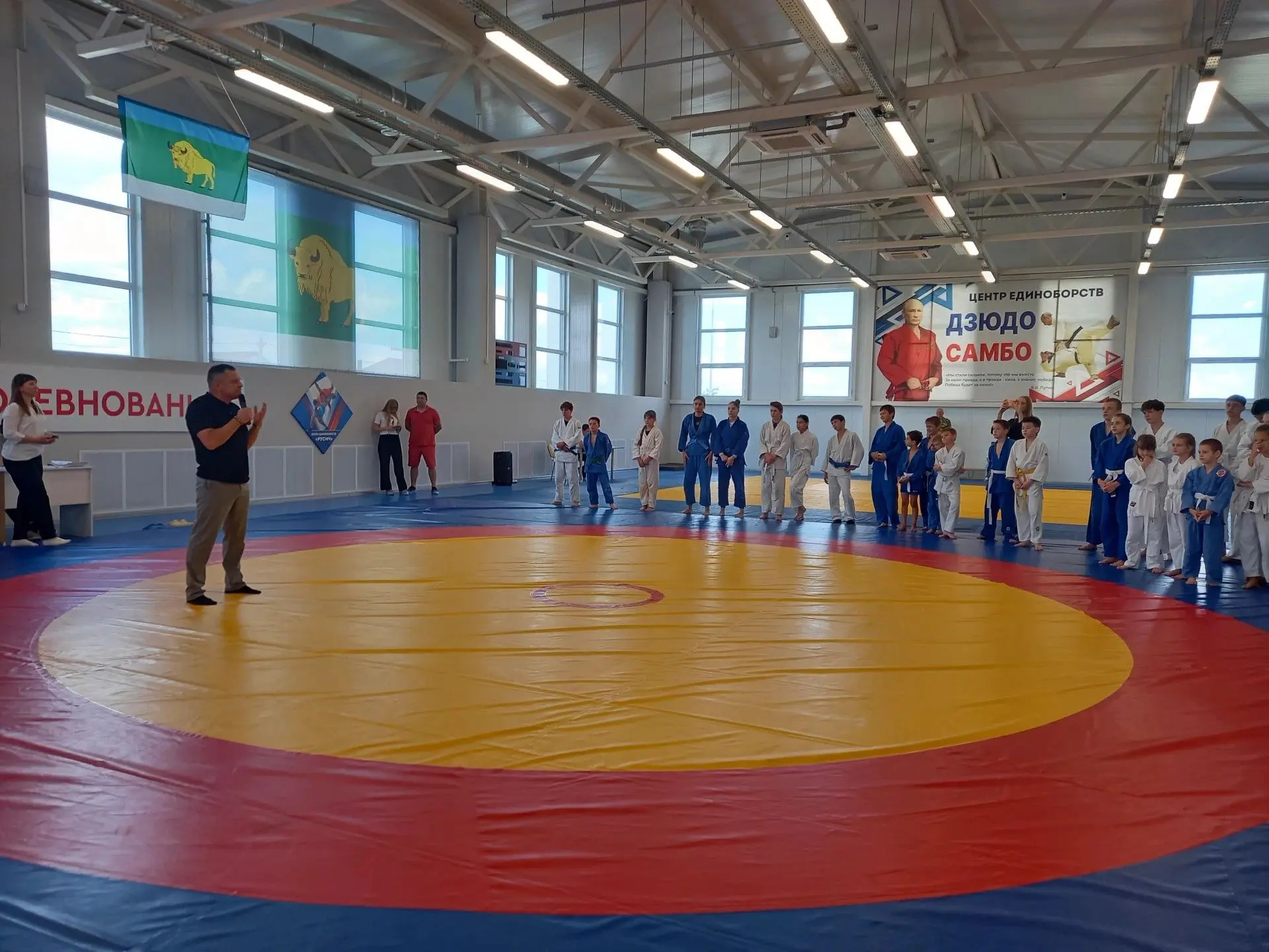 🥋 Спорт, воля и характер: в Мостовском районе прошел турнир по дзюдо ко Дню России

В центре единоб