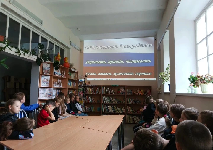 🇷🇺 День России в ЛДП: праздник патриотизма, творчества и дружбы! 🤝

11 июня в нашем лагере дневно