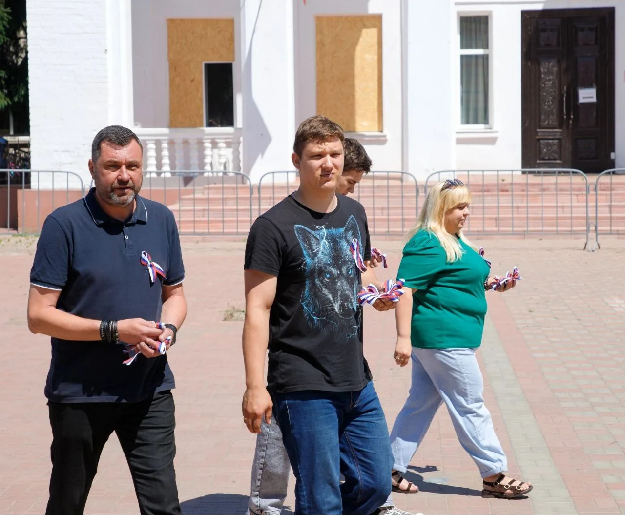 🇷🇺 В преддверии Дня России творческий коллектив Старобельского Дворца культуры провёл акцию «Росси
