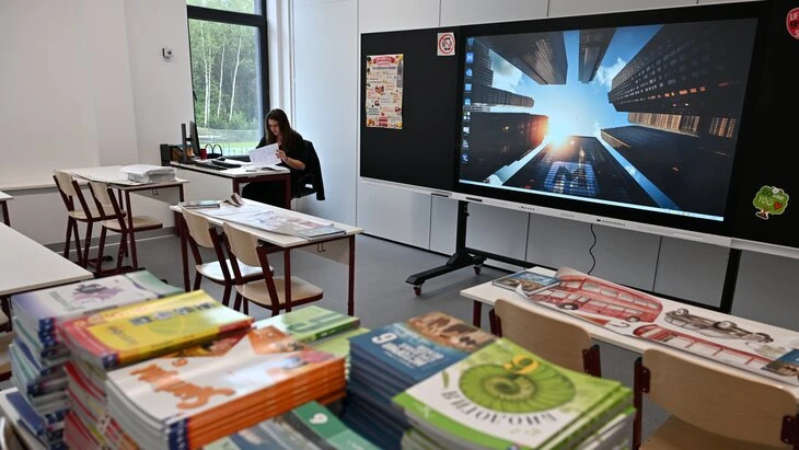 В России предложили заменить бумажные учебники на электронные

Школьники носят тяжелые рюкзаки, что 