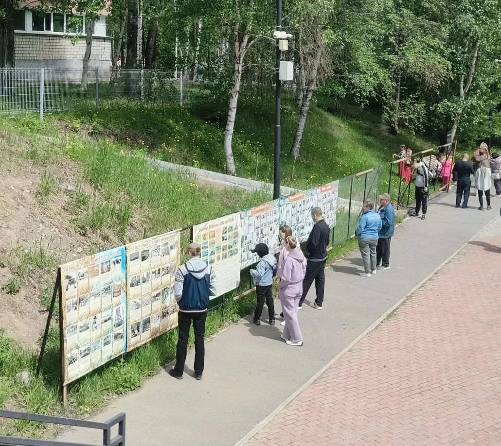 Музейные выставки пользуются спросом 
в городском парке "Багульник". 

С Днём России!